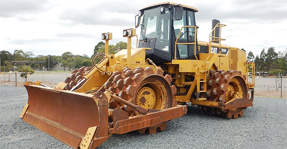 This 2007 Caterpillar 825H compactor sold at the November 2015 Ritchie Bros. auction in Brisbane Australia
